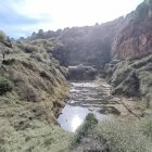 La balsa de la mina de Berbes donde van a investigar si hay restos humanos.