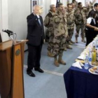 La ministra de Defensa y el de Exteriores compartieron brindis y almuerzo con los soldados de Herat
