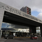 Vista exterior del Hospital de León, en una imagen de archivo. JESÚS F. SALVADORES