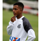Madrid y Barcelona pujan por llevarse a Rodrygo. FERNANDO BIZERRA JR