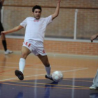 Raúl, a la izquierda, completó un gran partido frente al conjunto lucense.