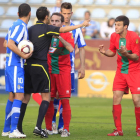 Las expulsiones de tres jugadores del equipo cántabro facilitaron las cosas a la Deportiva.