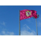 Bandera de León a la entrada de la ciudad. DL