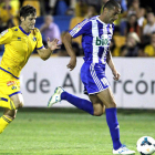 Yuri, a la derecha, se convirtió en un incordio constante para la defensa alfarera. A los catorce minutos de juego marcó el gol que a la postre dio la victoria a los blanquiazules ante el Alcorcón en Santo Domingo.