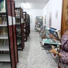 El interior de la Biblioteca Municipal, cuyas estanterías soportan 75.000 títulos.