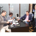 Reiner Cortés, Susana Téllez, Carlos López Riesco y Juan Elicio Fierro ayer en el despacho municipal del Partido Popular.