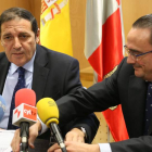 Antonio Sáez junto al gerente regional de Salud, Eduardo García Prieto.