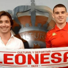 José Manzanera, junto a Santi Samanes, en la presentación del nuevo jugador de la Cultural. CYDL