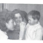 Primera niña vacunada en España con Sabin, en León.