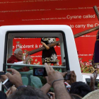 El Nazareno procesiona en Vía Crucis delante del Papa.