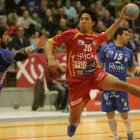 El Reale Ademar no supo frenar la segunda oleada del conjunto asturiano y sucumbió ante un Juanfersa Gijón que aprovechó mejor sus momentos de inspiración.