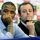 Abidal, junto a Rosell, en la despedida del francés.