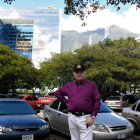 José María González, en una calle de Caracas.