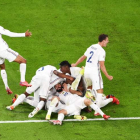La selección francesa celebra la remontada frente a Bélgica tras una segunda parte estelar de sus delanteros. ALESSANDRO DI MARCO