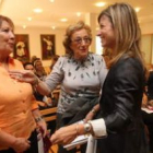 La ministra conversó con las representantes de los colectivos de mujeres.