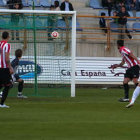 Momento en el que Viola incrusta el balón en la portería de Aitor y consigue el empate  definitivo.