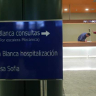 Con una buena reserva de camas libres en el Hospital se optó por reubicar a las enfermeras de la planta nueve del Princesa Sofía. RAMIRO