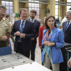 La ministra de Defensa, Margarita Robles, en una visita a una fábrica armamentística. ELOY ALONSO