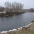 Tramo del río Órbigo en una foto de archivo.