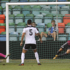 Alcolea evitó en el último minuto el gol de la victoria para la Deportiva. ALMEIDA