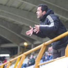 Álvaro Cervera quiere estar cerca de sus jugadores y no dirigirlos desde la grada, como hizo el domi