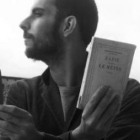 El poeta leonés Yago Ferreiro en una imagen tomada durante un viaje literario a París