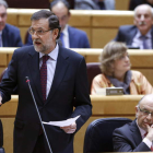Mariano Rajoy y Cristóbal Montoro, durante el Pleno celebrado ayer en el Senado.
