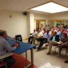 Reunión en la sede del PSOE con alcaldes y portavoces.