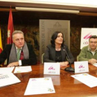 Javier Menéndez, presidente de Aleco, junto a la concejala de Comercio, María Rodríguez.