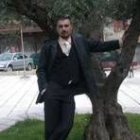 Manuel Herrero posa en el parque de la calle Ramón y Cajal