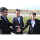 Sergio Gallardo, Eduardo Domínguez y Samuel Folgueral se felicitaron por el inicio de la obra.