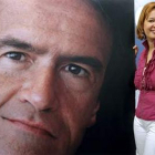 Leire Pajín posa junto al cartel de López Aguilar al presentar la campaña del PSOE para las europeas