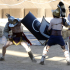 Los gladiadores, en plena lucha, levantaron furor en los tendidos. MARCIANO PÉREZ