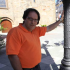 José Manuel Álvarez, en el centro de la villa.