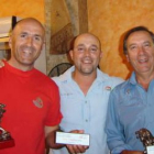 Picón y Castro con el presidente (en el centro) del club.