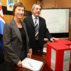 La responsable de la Sepes y el alcalde de Camponaraya, ayer en la presentación del proyecto