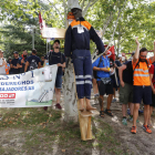 Un momento de las protestas de los trabajadores de Vestas ayer frente a la sede de la empresa en Madrid. RAQUEL P. VIECO