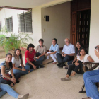 Manuel Estrada, en el centro del grupo, en una imagen reciente tomada en Managua.