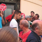 Miembros de ‘Stop Desahucio’ ayer, en Almería.