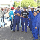 Un centenar de mineros se concentraron ayer en la sede de la Diputación en Ponferrada.