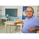 Manuel Tascón posa en el aula de la que se despide tras una larga trayectoria profesional en los dos centros penitenciarios que ha tenido León.