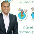 Dani Alves en la presentación de una campaña solidaria.