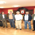 Ángel Villalba mantuvo una reunión con los alcaldes de la comarca de Cistierna.