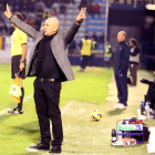 Claudio le ganó la partida claramente a su colega. El técnico valenciano casi no tocó el equipo de la pasada semana.