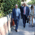 Emilio Gutiérrez y Agustín Rajoy, a su llegada al Ministerio para celebrar la reunión.