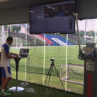 David Utrera maneja las máquinas del gimnasio de la Aspire Zone.