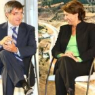 El alcalde de la ciudad bromea con la ministra de Fomento