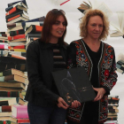 Ana F. Barredo y Nuria Rodríguez, durante la firma de libros. DL