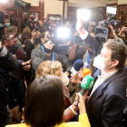 Alfonso Fernández Mañueco a su llegada al Hotel Alameda Palace de Salamanca tras conocer el resultado de las elecciones del 13-F. JM GARCÍA