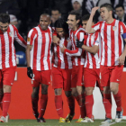 Los jugadores del Atlético celebran el primer gol ante el Besiktas.